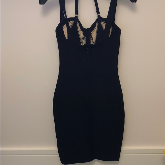 The iconic bandage black dress - Picture 4 of 4